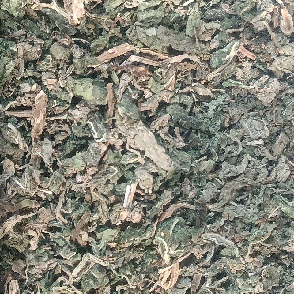 Dried mint leaves