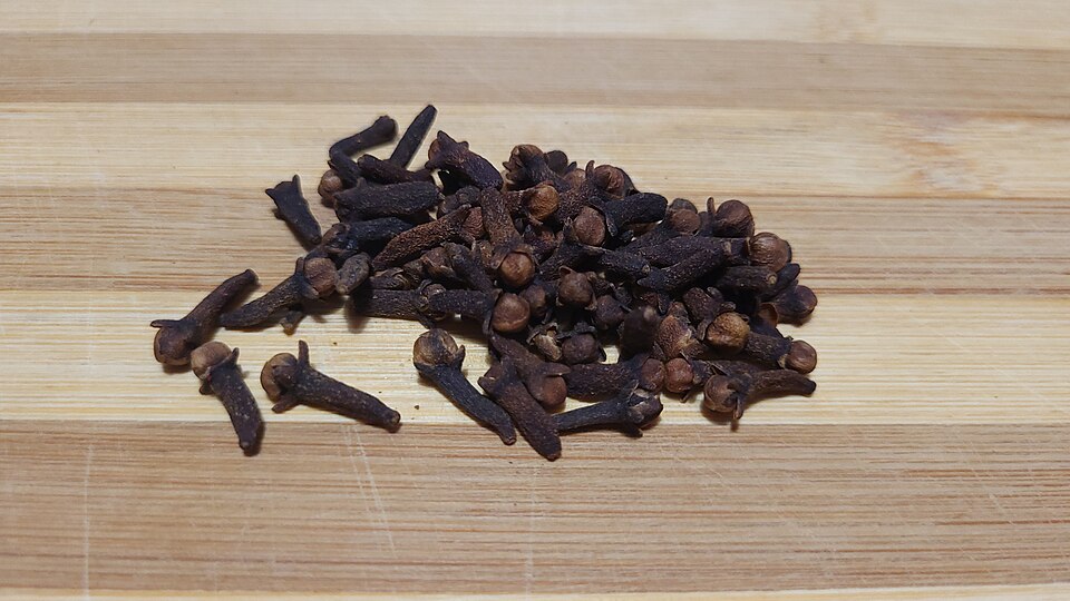 Clove whole
